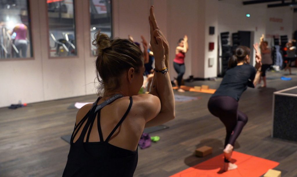 yoga energie femme posture