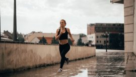 Femme en train de courir