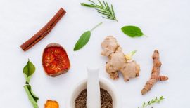 assortiment de plantes aromatiques et de racines