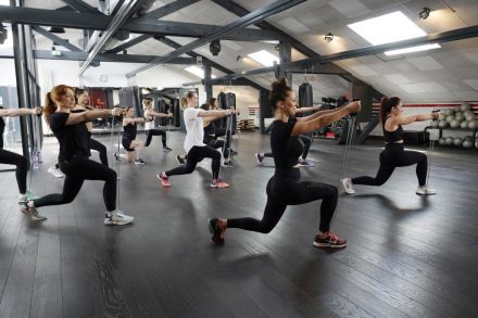 femmes en cours collectif fitness
