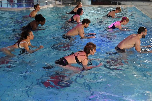 Cours d'aquabike au fitness WellNess Genève