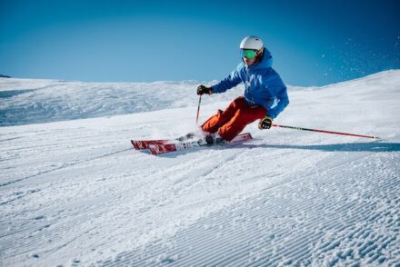skieur en pleine descente