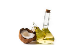 huile de MCT et moitié de noix de coco