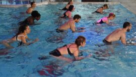 cours d'aquabiking en salle de sport à Genève
