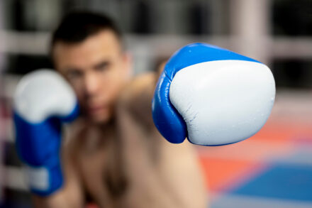 homme en train de boxer
