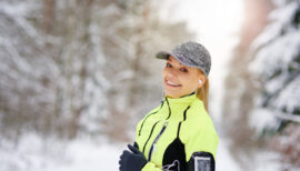 femme sportive en hiver, se préparant pour son summer body