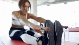 femme pratiquant le Pilates