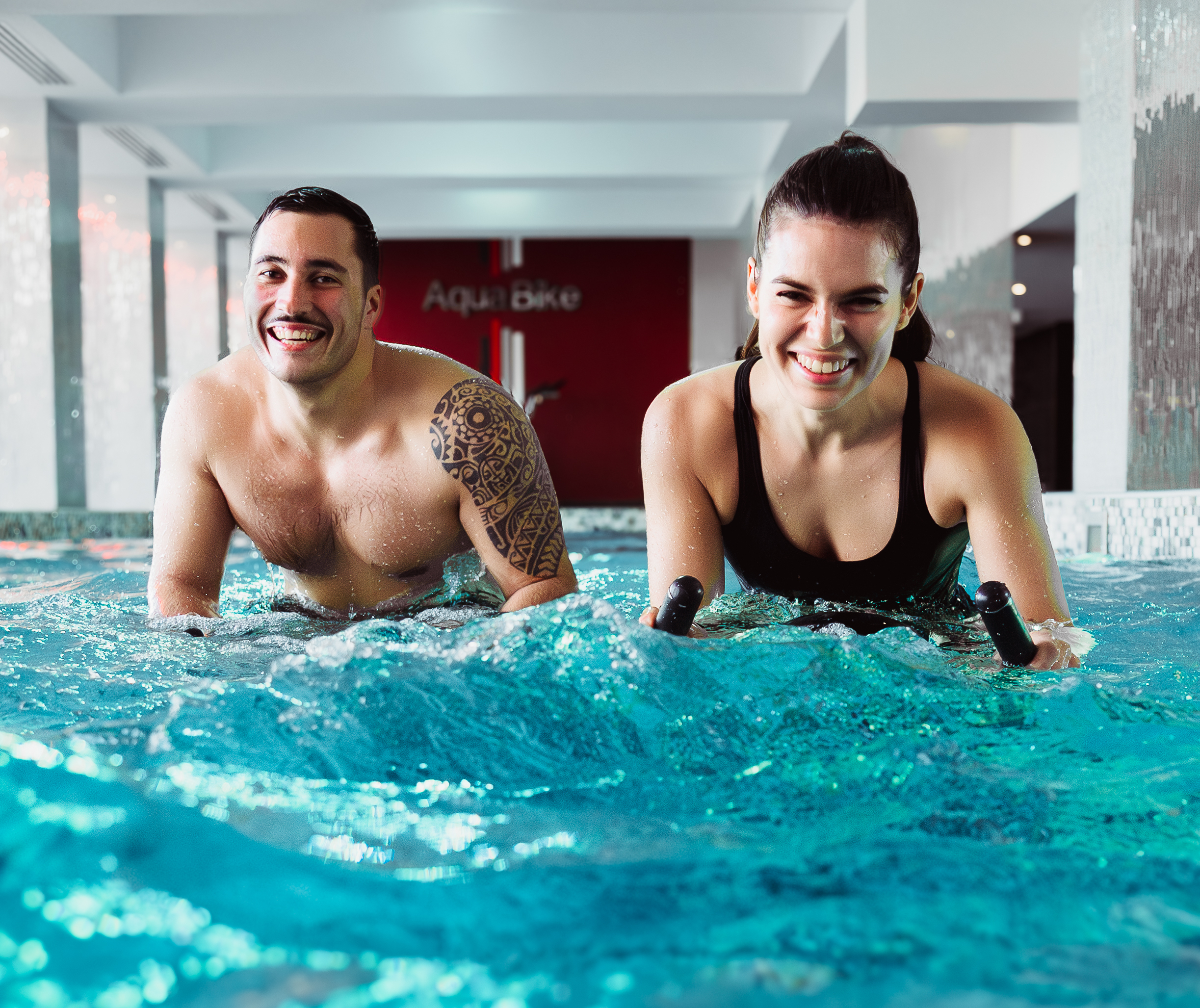 cours d'aquabike à Genève en salle de sport avec piscine
